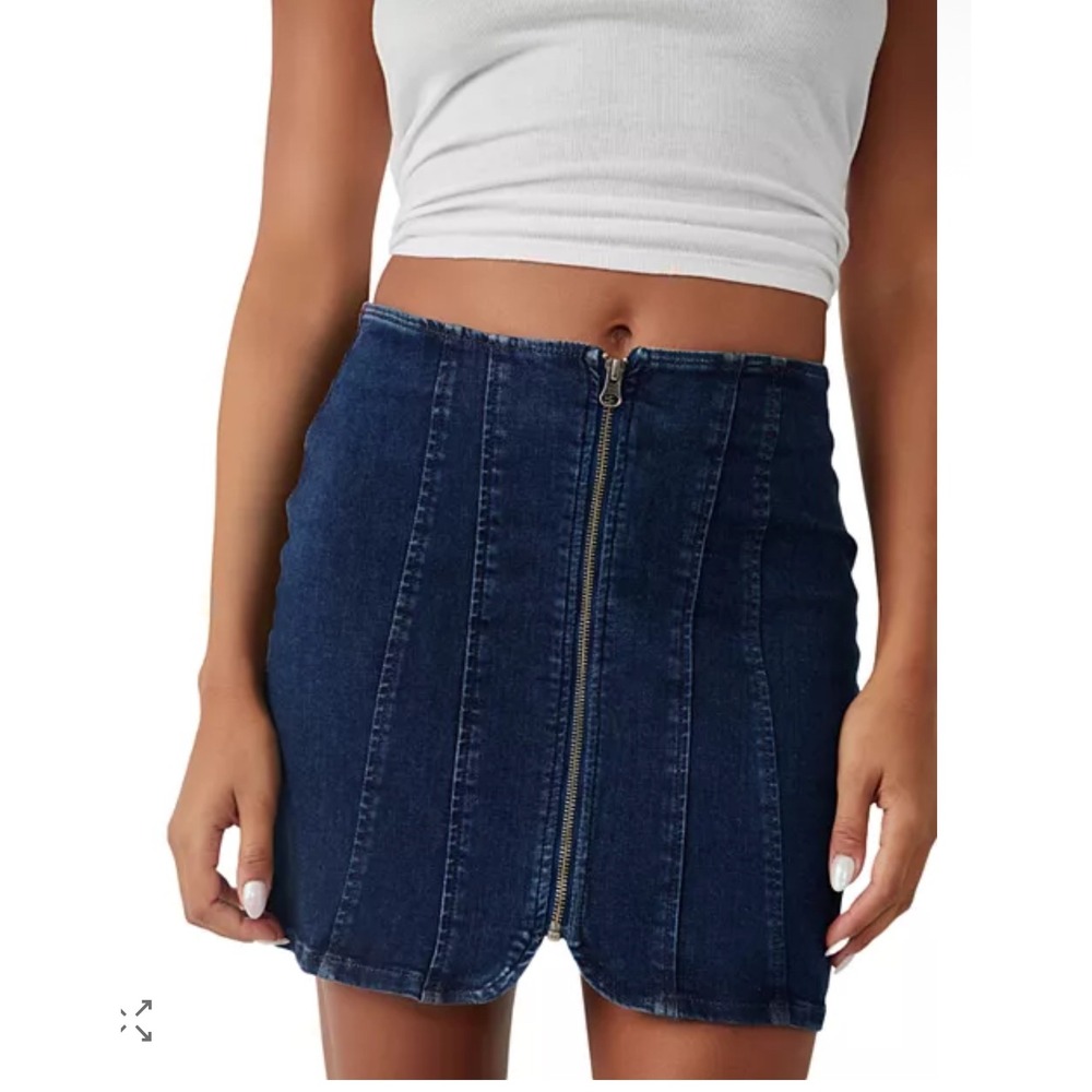Free People Layla Denim Mini‎ Skirt Blue Wash NWOT Size 4 Zip Front Y2K Cute